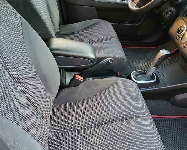 Черный Ниссан Тиида, объемом двигателя 1.6 л и пробегом 99 тыс. км за 7500 $, фото 6 на Automoto.ua