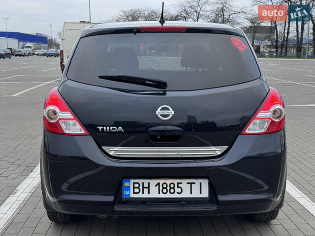 Черный Ниссан Тиида, объемом двигателя 1.5 л и пробегом 95 тыс. км за 8350 $, фото 6 на Automoto.ua