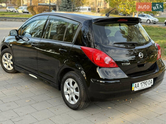 Черный Ниссан Тиида, объемом двигателя 1.6 л и пробегом 60 тыс. км за 9999 $, фото 100 на Automoto.ua