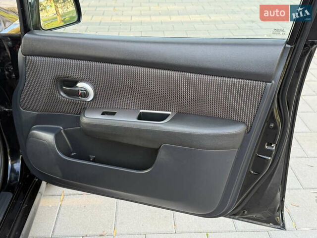 Черный Ниссан Тиида, объемом двигателя 1.6 л и пробегом 60 тыс. км за 9999 $, фото 44 на Automoto.ua