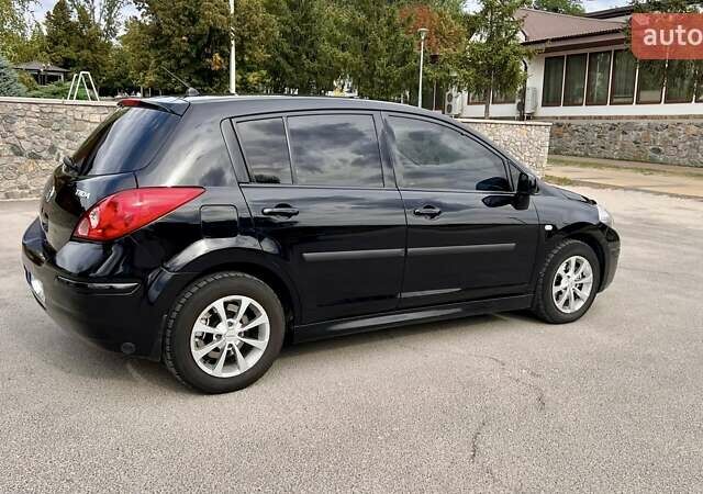 Черный Ниссан Тиида, объемом двигателя 1.6 л и пробегом 190 тыс. км за 7700 $, фото 6 на Automoto.ua