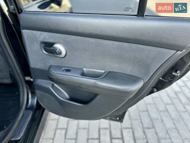 Черный Ниссан Тиида, объемом двигателя 1.6 л и пробегом 188 тыс. км за 6500 $, фото 27 на Automoto.ua