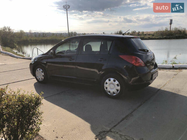 Черный Ниссан Тиида, объемом двигателя 1.6 л и пробегом 257 тыс. км за 5600 $, фото 9 на Automoto.ua