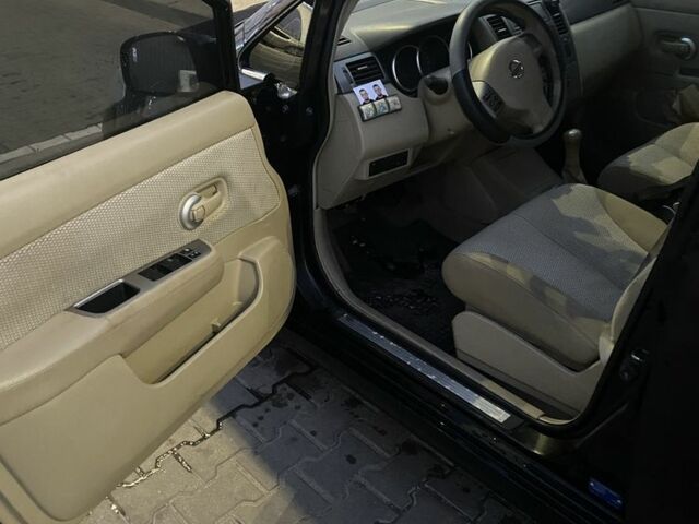 Черный Ниссан Тиида, объемом двигателя 1.6 л и пробегом 200 тыс. км за 4100 $, фото 7 на Automoto.ua