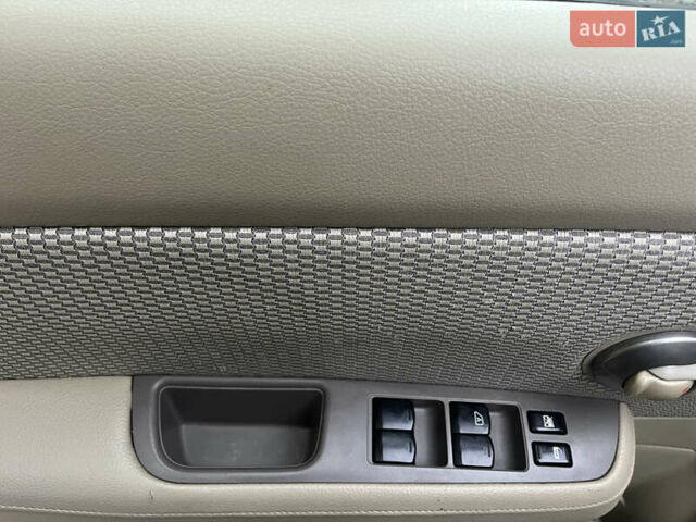 Черный Ниссан Тиида, объемом двигателя 1.6 л и пробегом 304 тыс. км за 4600 $, фото 11 на Automoto.ua