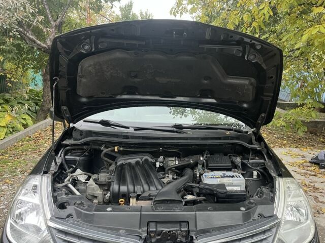 Черный Ниссан Тиида, объемом двигателя 1.6 л и пробегом 304 тыс. км за 4700 $, фото 15 на Automoto.ua