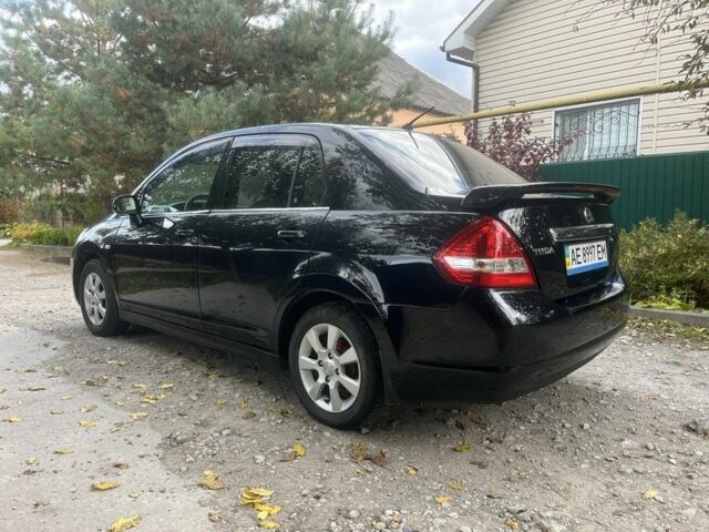 Черный Ниссан Тиида, объемом двигателя 1.6 л и пробегом 304 тыс. км за 4700 $, фото 7 на Automoto.ua