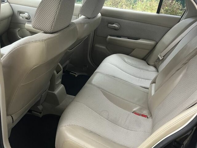 Черный Ниссан Тиида, объемом двигателя 1.6 л и пробегом 304 тыс. км за 4700 $, фото 10 на Automoto.ua