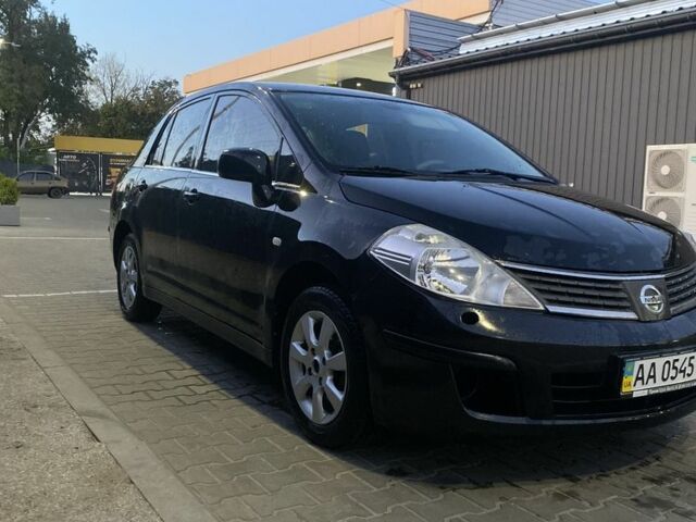 Черный Ниссан Тиида, объемом двигателя 1.6 л и пробегом 200 тыс. км за 4100 $, фото 2 на Automoto.ua