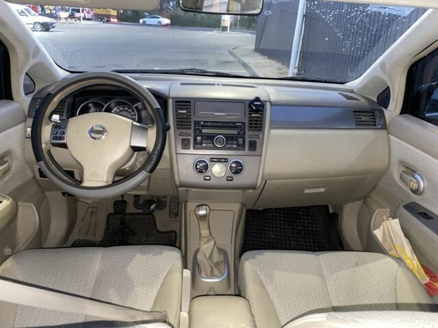 Черный Ниссан Тиида, объемом двигателя 1.6 л и пробегом 200 тыс. км за 4100 $, фото 6 на Automoto.ua