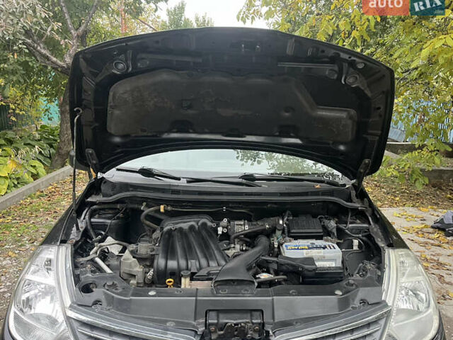 Черный Ниссан Тиида, объемом двигателя 1.6 л и пробегом 304 тыс. км за 4600 $, фото 15 на Automoto.ua