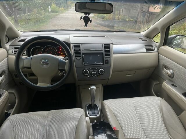 Черный Ниссан Тиида, объемом двигателя 1.6 л и пробегом 304 тыс. км за 4700 $, фото 11 на Automoto.ua