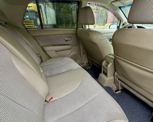 Черный Ниссан Тиида, объемом двигателя 1.6 л и пробегом 132 тыс. км за 4850 $, фото 9 на Automoto.ua