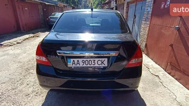Черный Ниссан Тиида, объемом двигателя 1.6 л и пробегом 210 тыс. км за 3900 $, фото 3 на Automoto.ua