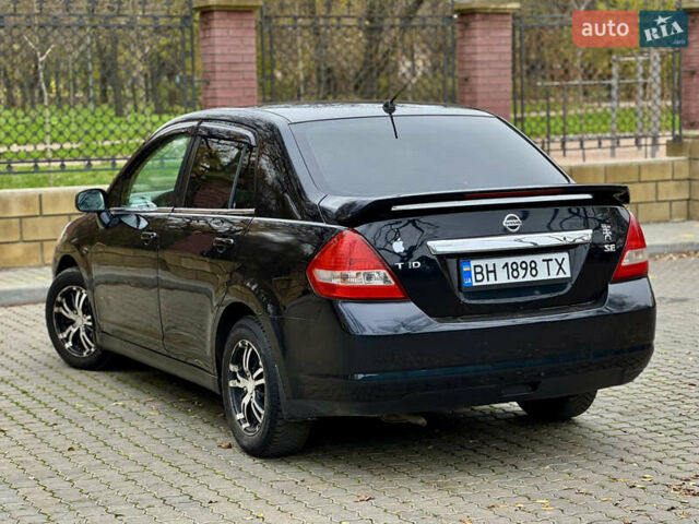 Черный Ниссан Тиида, объемом двигателя 1.6 л и пробегом 132 тыс. км за 4850 $, фото 6 на Automoto.ua