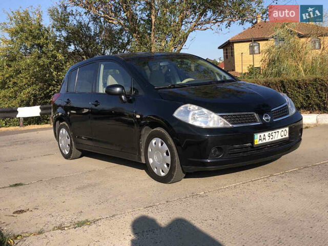Черный Ниссан Тиида, объемом двигателя 1.6 л и пробегом 257 тыс. км за 5600 $, фото 1 на Automoto.ua