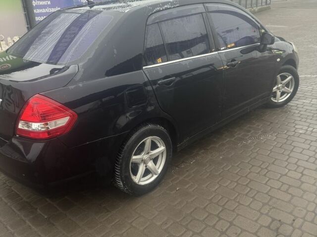 Чорний Ніссан Тііда, об'ємом двигуна 1.6 л та пробігом 150 тис. км за 5600 $, фото 1 на Automoto.ua