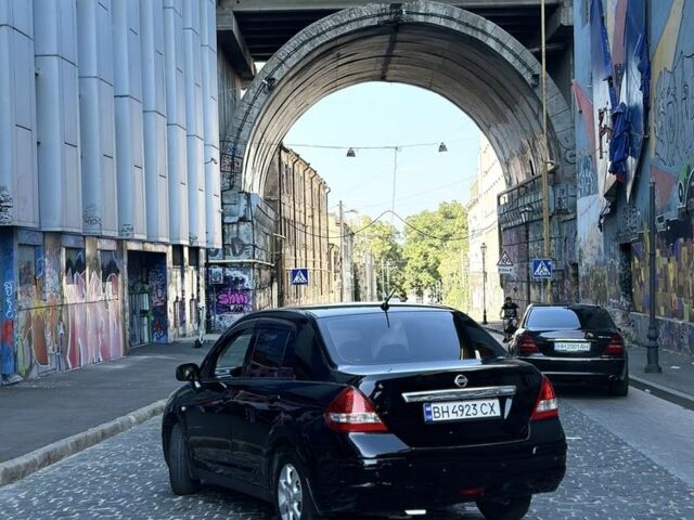 Черный Ниссан Тиида, объемом двигателя 1.6 л и пробегом 220 тыс. км за 5200 $, фото 2 на Automoto.ua