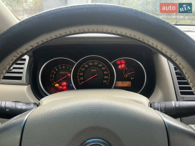 Черный Ниссан Тиида, объемом двигателя 1.6 л и пробегом 304 тыс. км за 4600 $, фото 13 на Automoto.ua