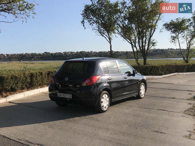 Черный Ниссан Тиида, объемом двигателя 1.6 л и пробегом 257 тыс. км за 5600 $, фото 3 на Automoto.ua