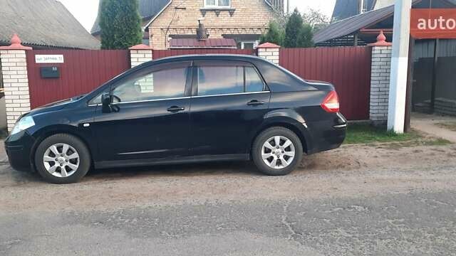 Черный Ниссан Тиида, объемом двигателя 1.8 л и пробегом 270 тыс. км за 2900 $, фото 3 на Automoto.ua