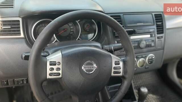 Черный Ниссан Тиида, объемом двигателя 1.8 л и пробегом 270 тыс. км за 2900 $, фото 9 на Automoto.ua