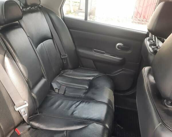 Черный Ниссан Тиида, объемом двигателя 1.8 л и пробегом 270 тыс. км за 2900 $, фото 32 на Automoto.ua