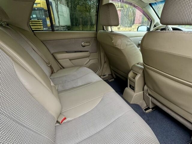 Черный Ниссан Тиида, объемом двигателя 1.6 л и пробегом 130 тыс. км за 4850 $, фото 5 на Automoto.ua