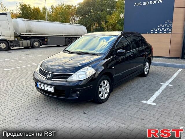 Черный Ниссан Тиида, объемом двигателя 1.6 л и пробегом 137 тыс. км за 5700 $, фото 2 на Automoto.ua