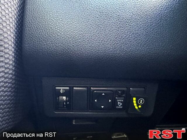 Черный Ниссан Тиида, объемом двигателя 1.6 л и пробегом 137 тыс. км за 5700 $, фото 11 на Automoto.ua