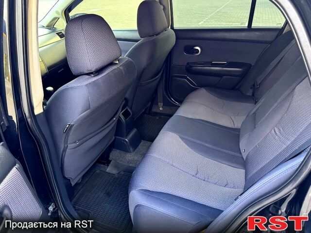 Черный Ниссан Тиида, объемом двигателя 1.6 л и пробегом 137 тыс. км за 5700 $, фото 8 на Automoto.ua