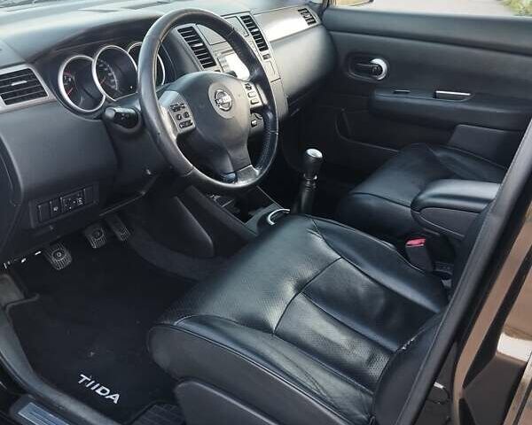 Черный Ниссан Тиида, объемом двигателя 1.8 л и пробегом 110 тыс. км за 6199 $, фото 11 на Automoto.ua