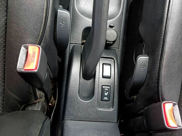 Черный Ниссан Тиида, объемом двигателя 1.8 л и пробегом 110 тыс. км за 5600 $, фото 9 на Automoto.ua