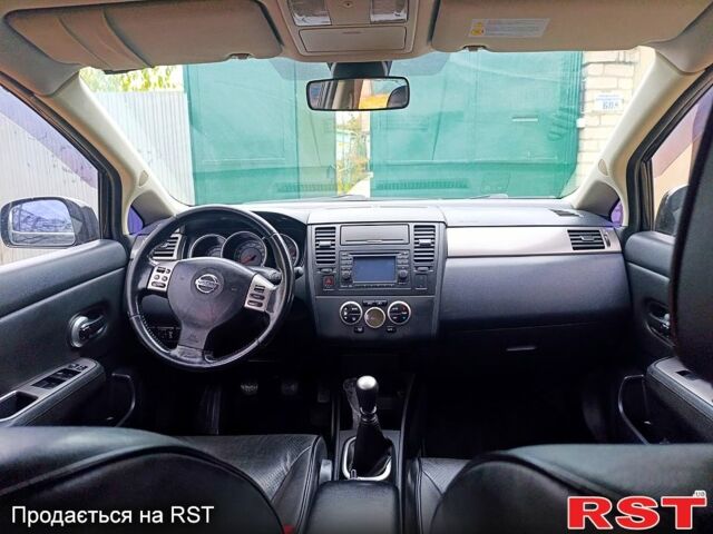 Черный Ниссан Тиида, объемом двигателя 1.8 л и пробегом 110 тыс. км за 5600 $, фото 7 на Automoto.ua