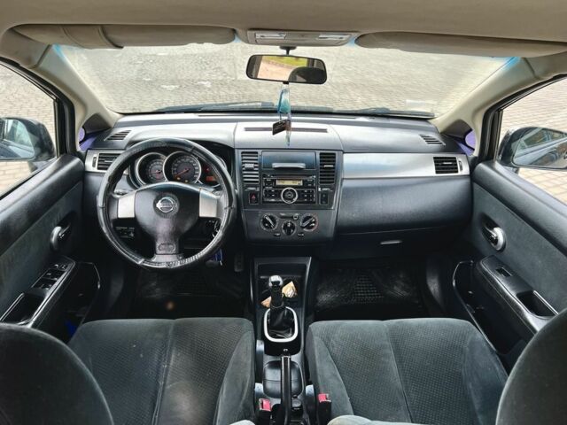 Черный Ниссан Тиида, объемом двигателя 1.6 л и пробегом 170 тыс. км за 4199 $, фото 6 на Automoto.ua