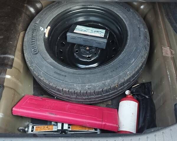 Черный Ниссан Тиида, объемом двигателя 1.8 л и пробегом 110 тыс. км за 6199 $, фото 5 на Automoto.ua