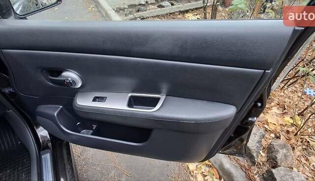 Чорний Ніссан Тііда, об'ємом двигуна 1.8 л та пробігом 112 тис. км за 6500 $, фото 6 на Automoto.ua