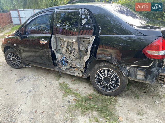 Черный Ниссан Тиида, объемом двигателя 1.6 л и пробегом 182 тыс. км за 3250 $, фото 3 на Automoto.ua