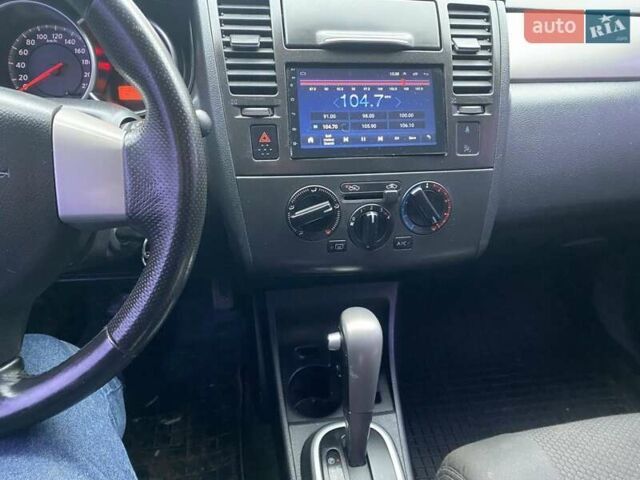 Черный Ниссан Тиида, объемом двигателя 1.6 л и пробегом 182 тыс. км за 3200 $, фото 17 на Automoto.ua