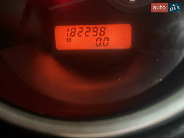 Черный Ниссан Тиида, объемом двигателя 1.6 л и пробегом 182 тыс. км за 3250 $, фото 2 на Automoto.ua