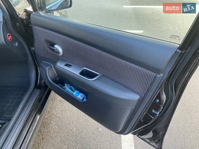 Черный Ниссан Тиида, объемом двигателя 1.6 л и пробегом 138 тыс. км за 7700 $, фото 26 на Automoto.ua