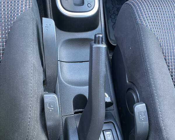 Черный Ниссан Тиида, объемом двигателя 1.6 л и пробегом 138 тыс. км за 7700 $, фото 20 на Automoto.ua