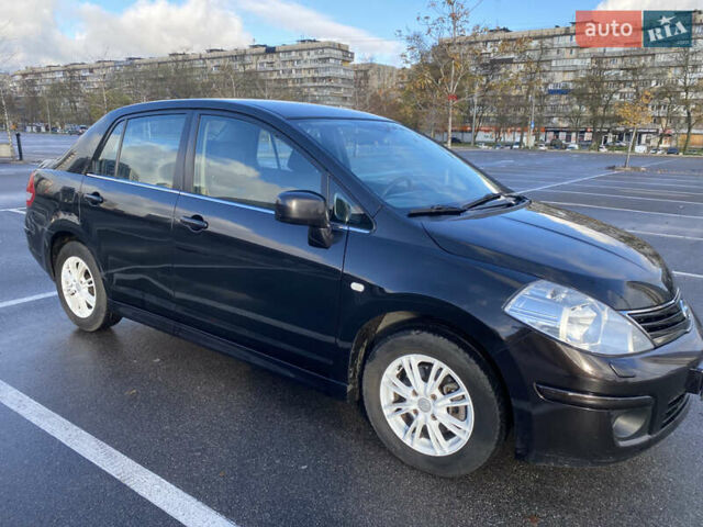 Черный Ниссан Тиида, объемом двигателя 1.6 л и пробегом 138 тыс. км за 7700 $, фото 4 на Automoto.ua