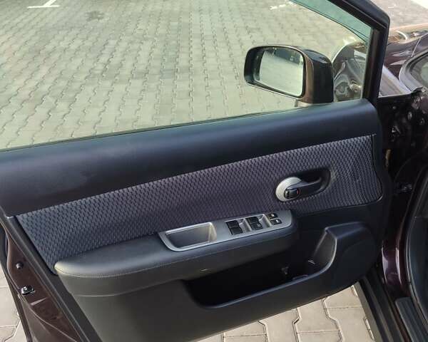 Фиолетовый Ниссан Тиида, объемом двигателя 1.5 л и пробегом 49 тыс. км за 8800 $, фото 2 на Automoto.ua