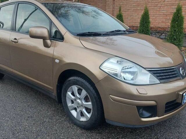 Коричневый Ниссан Тиида, объемом двигателя 1.6 л и пробегом 100 тыс. км за 6100 $, фото 7 на Automoto.ua