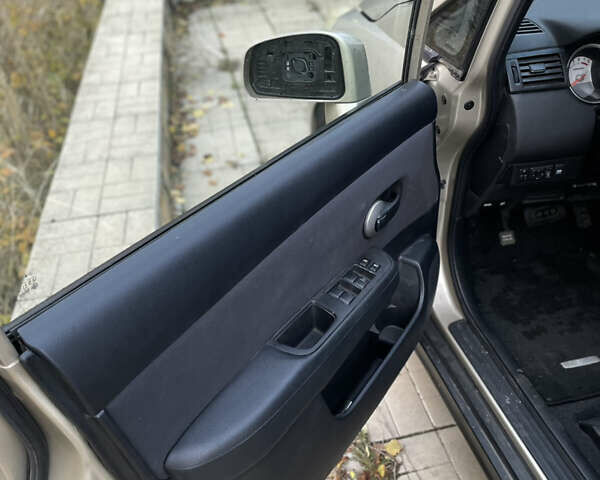 Коричневый Ниссан Тиида, объемом двигателя 1.5 л и пробегом 75 тыс. км за 3400 $, фото 21 на Automoto.ua