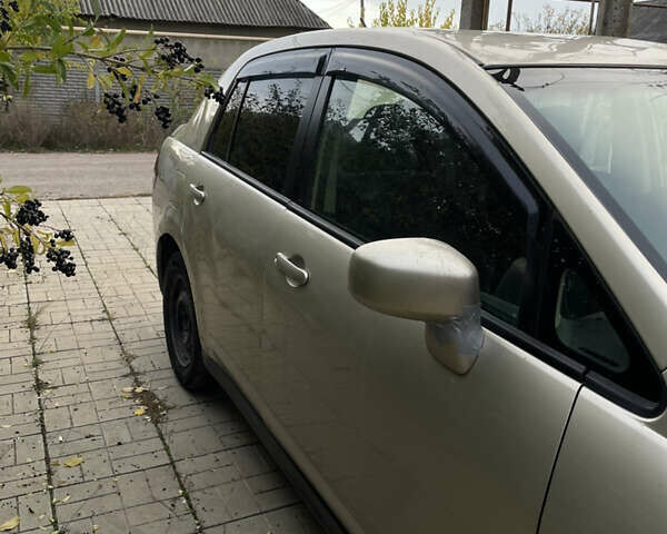 Коричневый Ниссан Тиида, объемом двигателя 1.5 л и пробегом 75 тыс. км за 3400 $, фото 2 на Automoto.ua