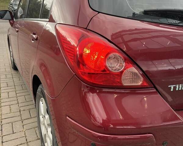 Красный Ниссан Тиида, объемом двигателя 1.6 л и пробегом 100 тыс. км за 6500 $, фото 30 на Automoto.ua