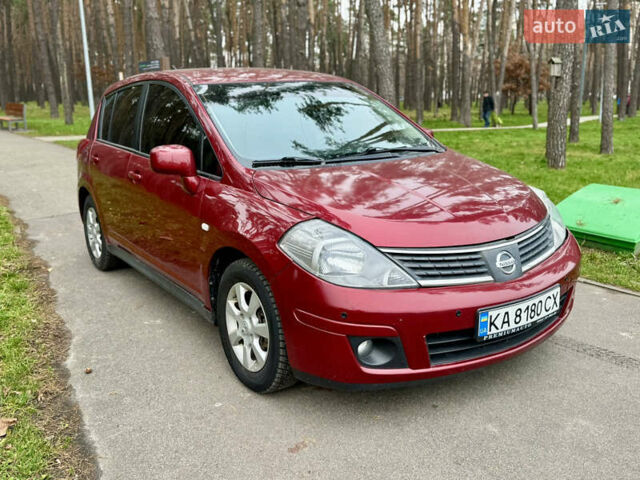 Красный Ниссан Тиида, объемом двигателя 1.6 л и пробегом 100 тыс. км за 6500 $, фото 2 на Automoto.ua