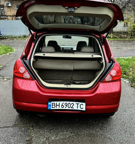 Красный Ниссан Тиида, объемом двигателя 1.6 л и пробегом 160 тыс. км за 6550 $, фото 3 на Automoto.ua